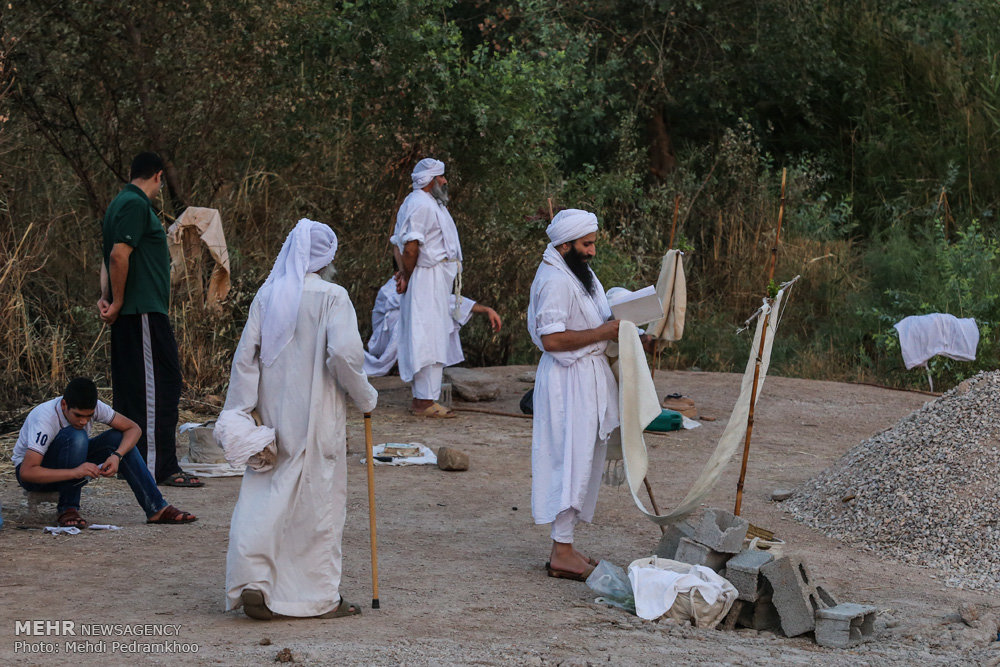 غسل تعمید مندائیان در رود کارون