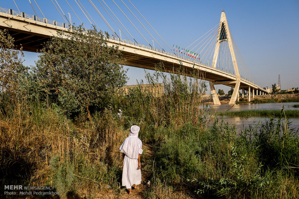 غسل تعمید مندائیان در رود کارون