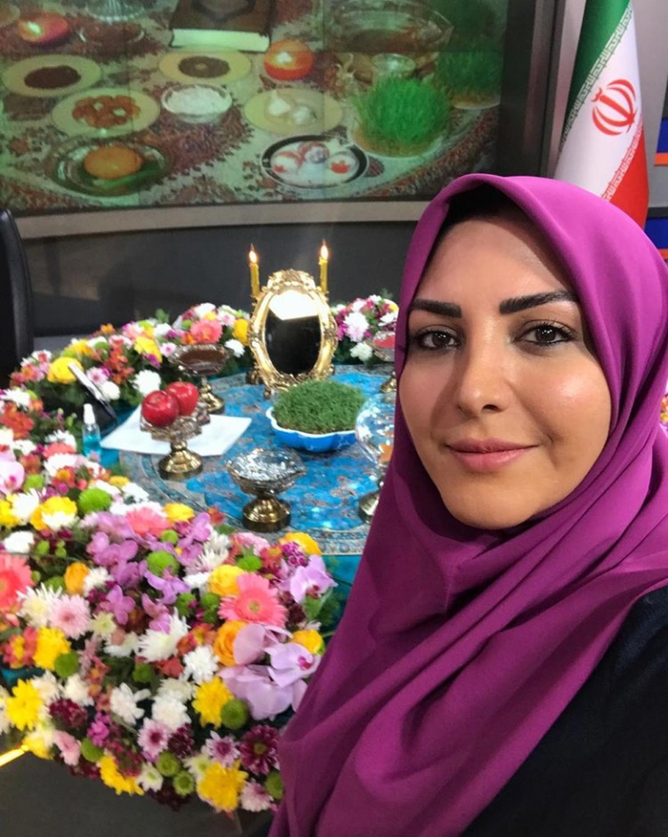 مجری زیبا و محجبه صدا و سیما کنار دو پسر بزرگش ! شناختین ؟