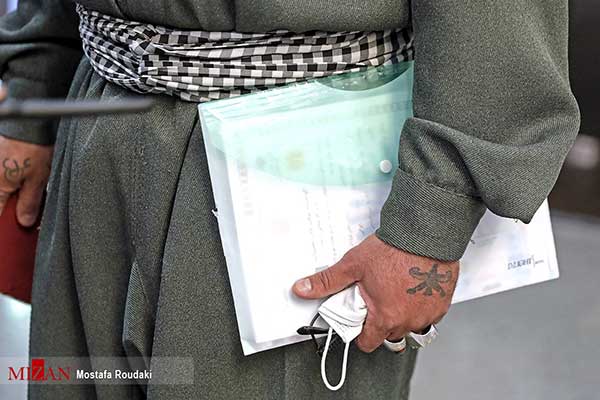 نامزد انتخابات با دستِ خالکوبی شده !؟