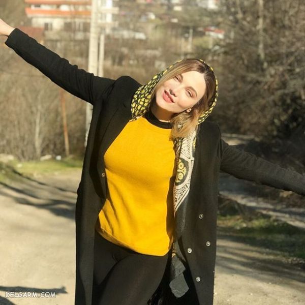 نگین پارسا خواننده و نوازنده