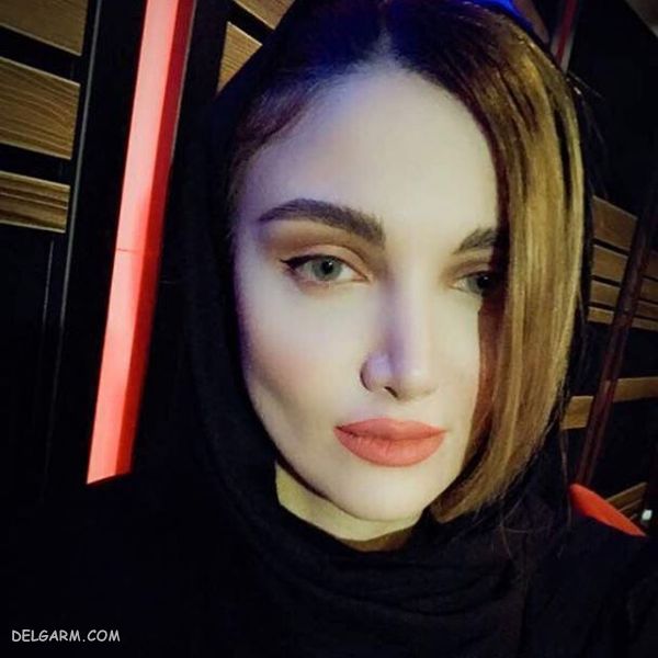 نگین پارسا خواننده و نوازنده