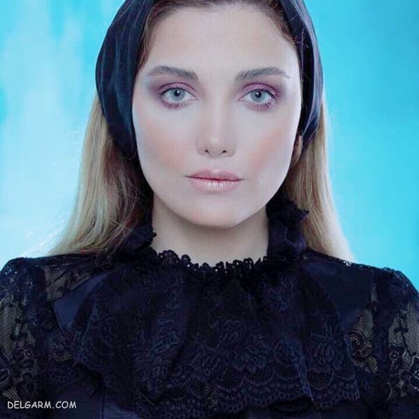 نگین پارسا خواننده و نوازنده