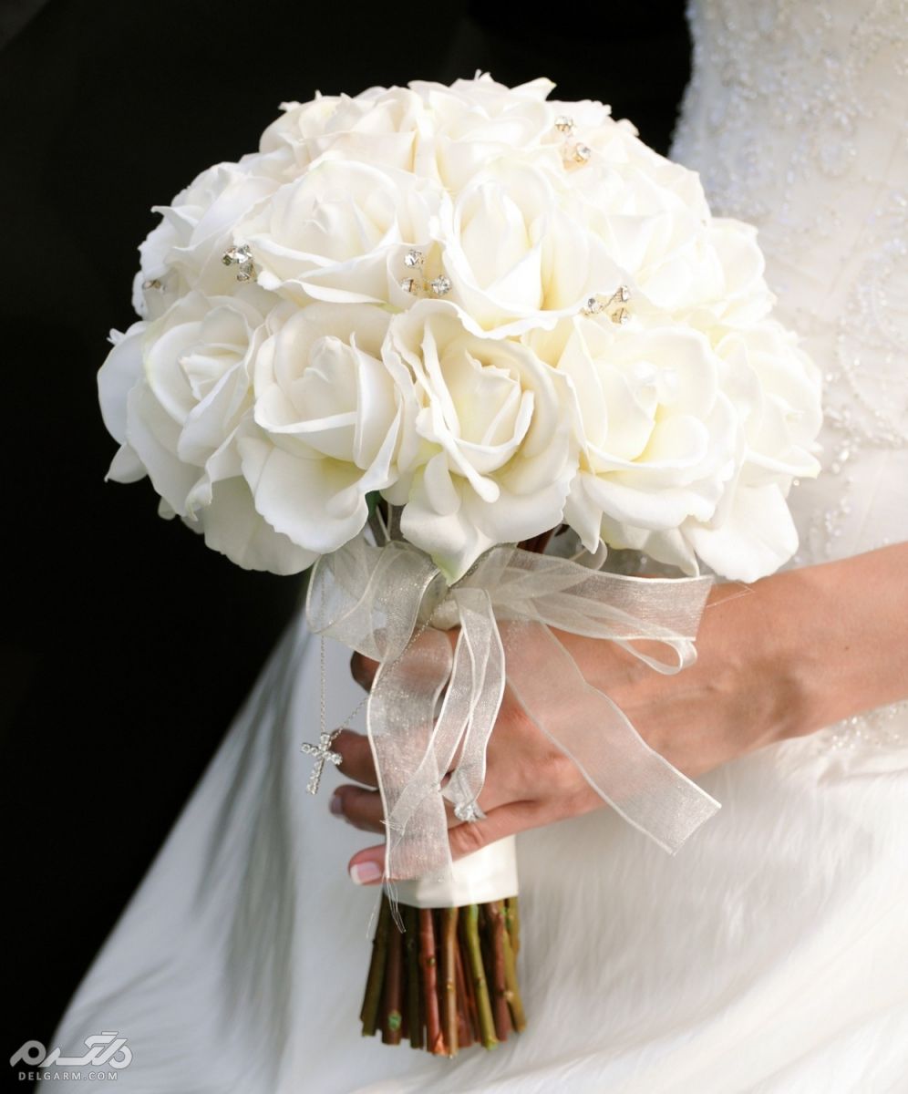 انواع مدل های دسته گل رز سفید و کلاسیک عروس 