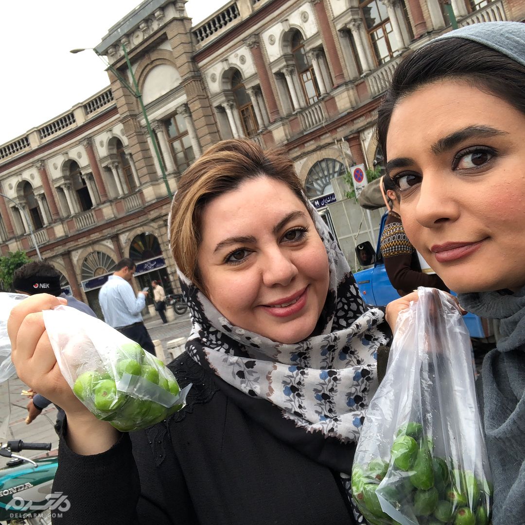 عکس لیندا کیانی به همراه دوستش در زیر باران