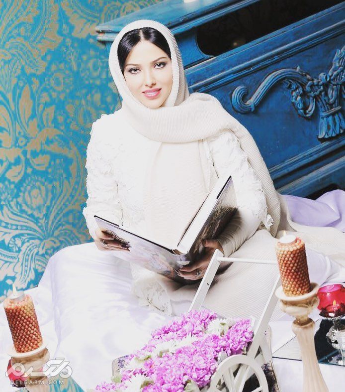 لیلا اوتادی در حال مناجات