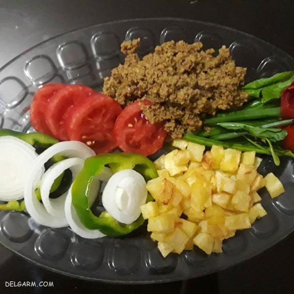 تزیین غذا گوشت چرخ کرده