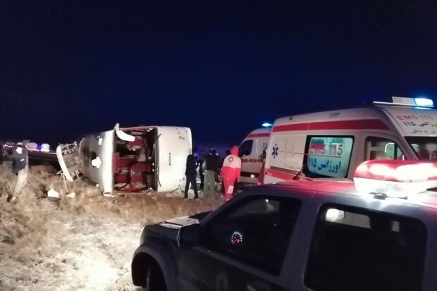 واژگونی اتوبوس در محور سمنان دامغان