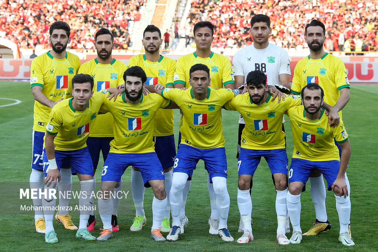 ذوق و هیجان دختران پرسپولیسی در ورزشگاه آزادی/ عشق فقط پرسپولیس !