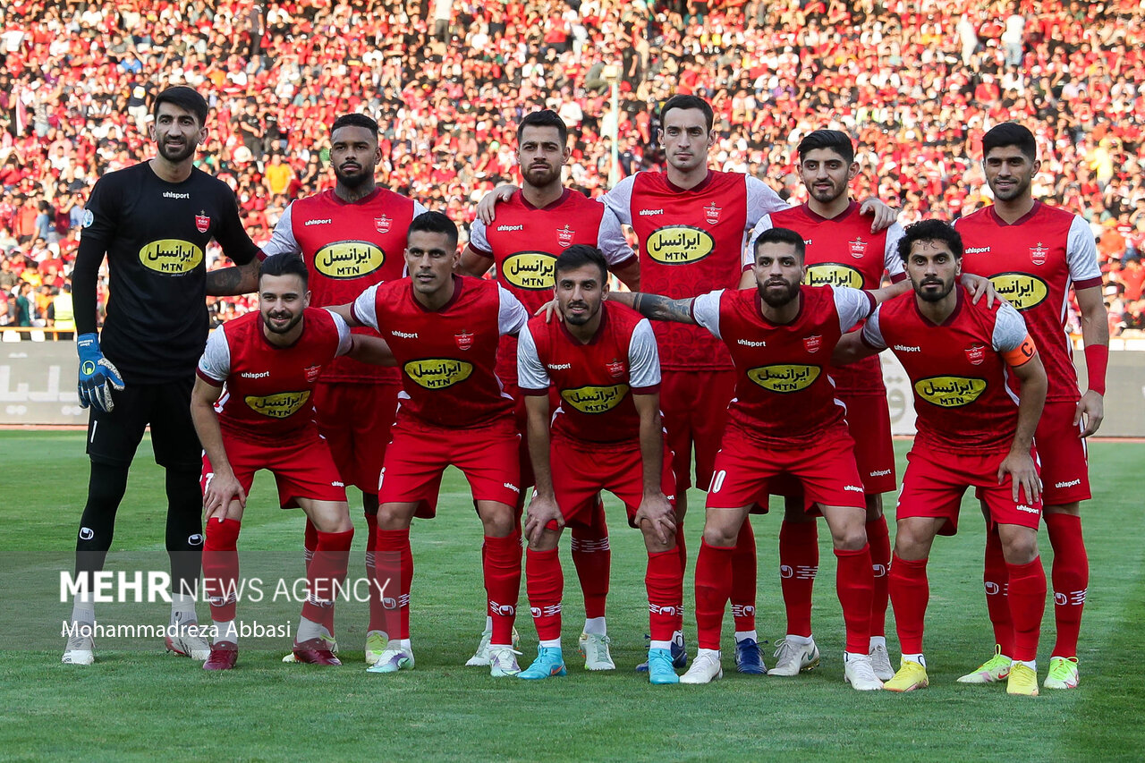 ذوق و هیجان دختران پرسپولیسی در ورزشگاه آزادی/ عشق فقط پرسپولیس !