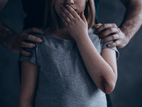 علت کودک آزاری 12 راهکار جلوگیری از کودک آزاری کدامند ؟