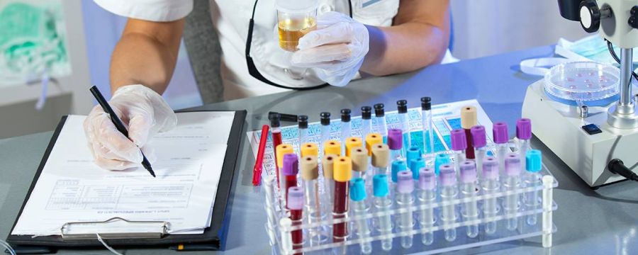 دفع پروتئین از کلیه ها و دلایل آن