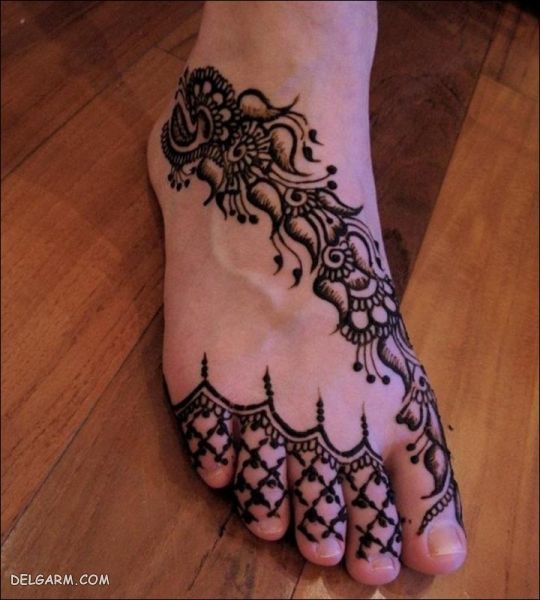 طرح حنا روی پا ساده و شیک