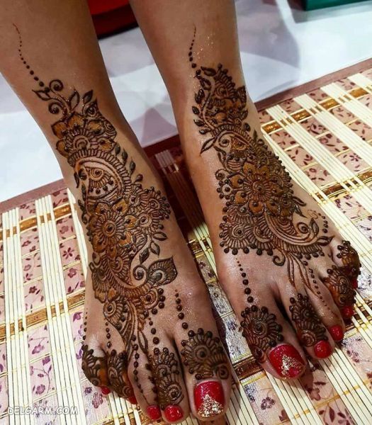 طرح حنا روی پا ساده و شیک