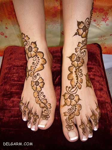طرح حنا روی پا ساده و شیک