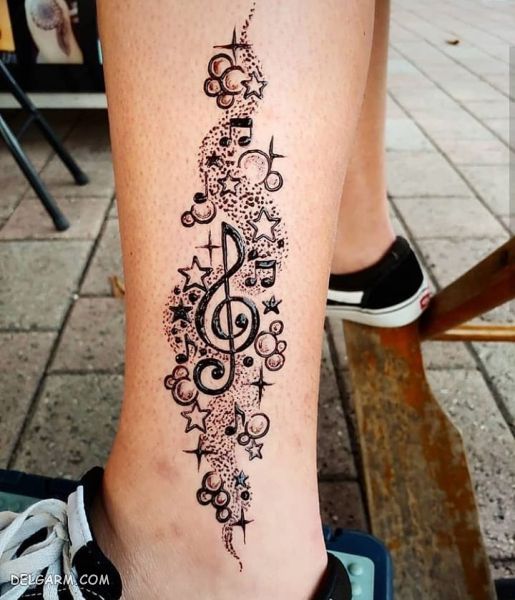 طرح حنا روی پا ساده و شیک