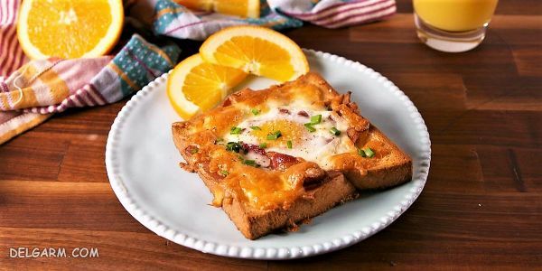 .تخم مرغ پخته شده در سس گوجه