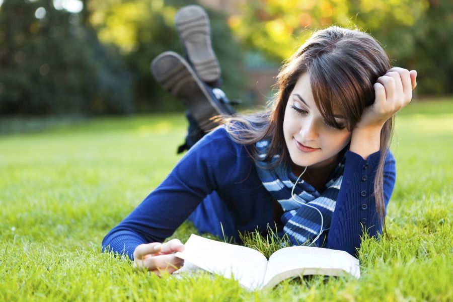 پنج کتاب کودکی + معرفی کتاب های زیبا و مفید برای بزرگسالان