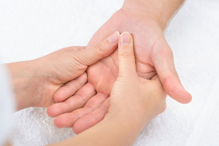 ماساژ رفلکسولوژی چیست و چه فوایدی دارد
