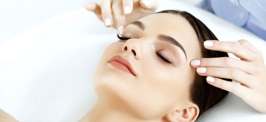 ماساژ ریلکسی و ضد افتادگی صورت در خانه + روش