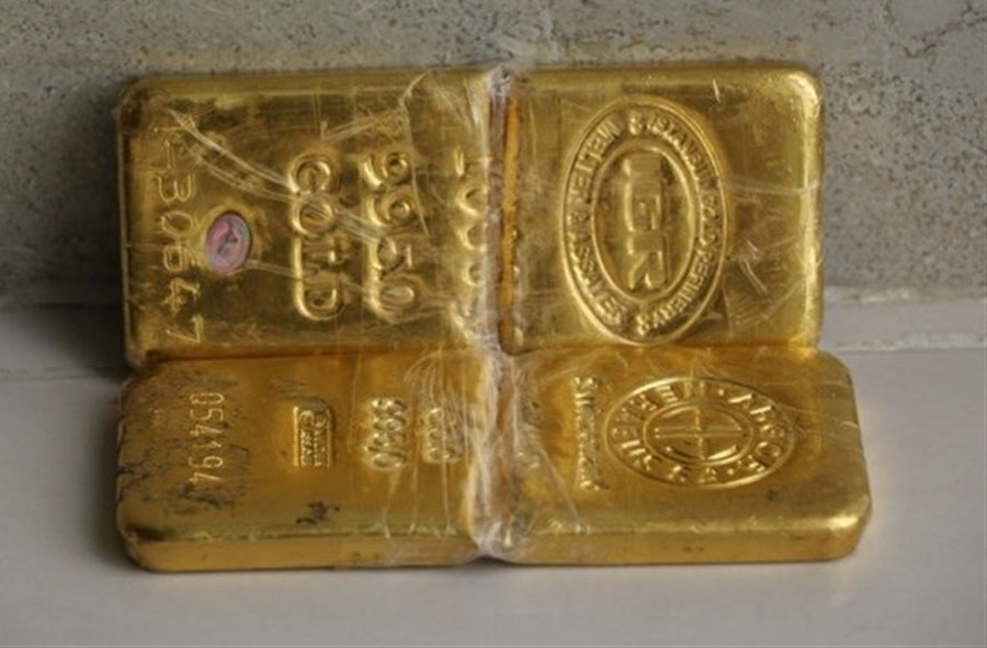 کشف ۲ شمش طلا به ارزش بیش از یک میلیارد در کفش یک مسافر