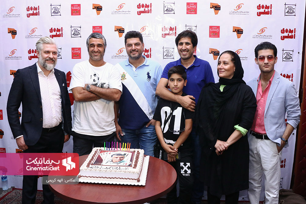 برگزاری مراسم جشن تولد پژمان جمشیدی در سینما استقلال