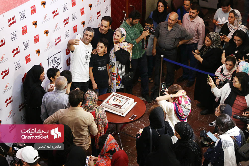برگزاری مراسم جشن تولد پژمان جمشیدی در سینما استقلال