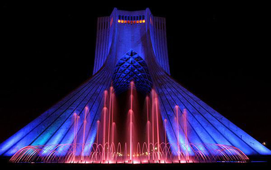 برج آزادی به چه مناسبت آبی رنگ شد ؟
