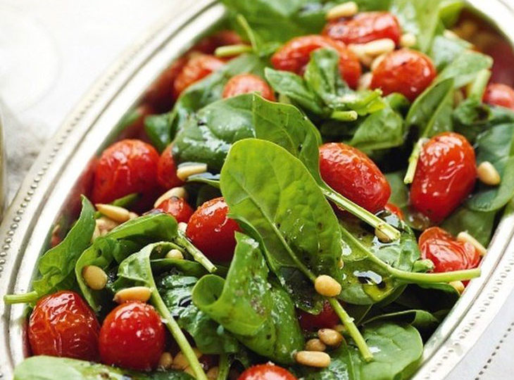طرز تهیه سالاد گوجه گیلاسی