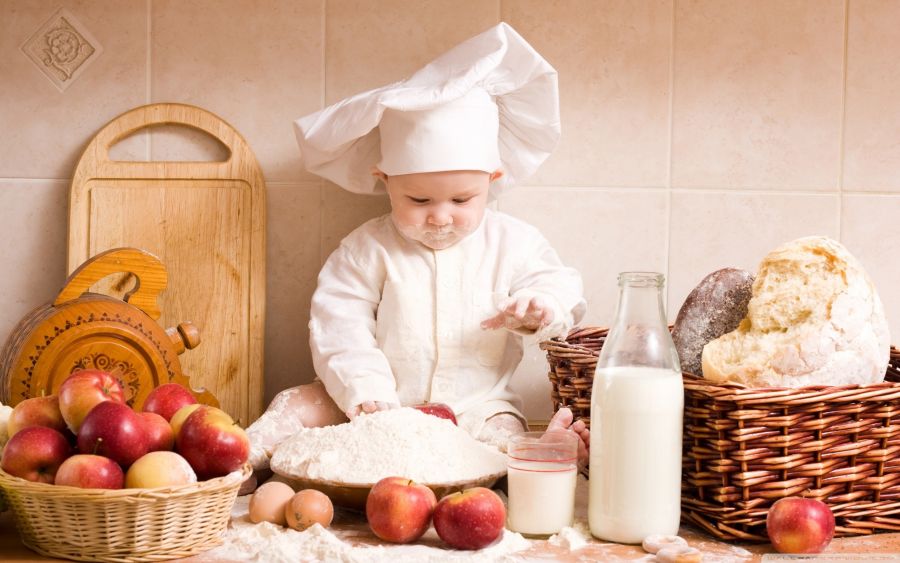 10 دستور غذایی جالب تهیه شده از سیب برای کودکان