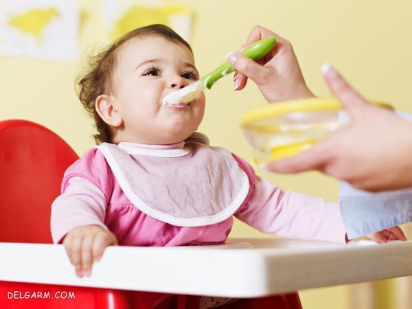 سن مناسب برای دادن غذای جامد به کودکان از چه زمانی است؟