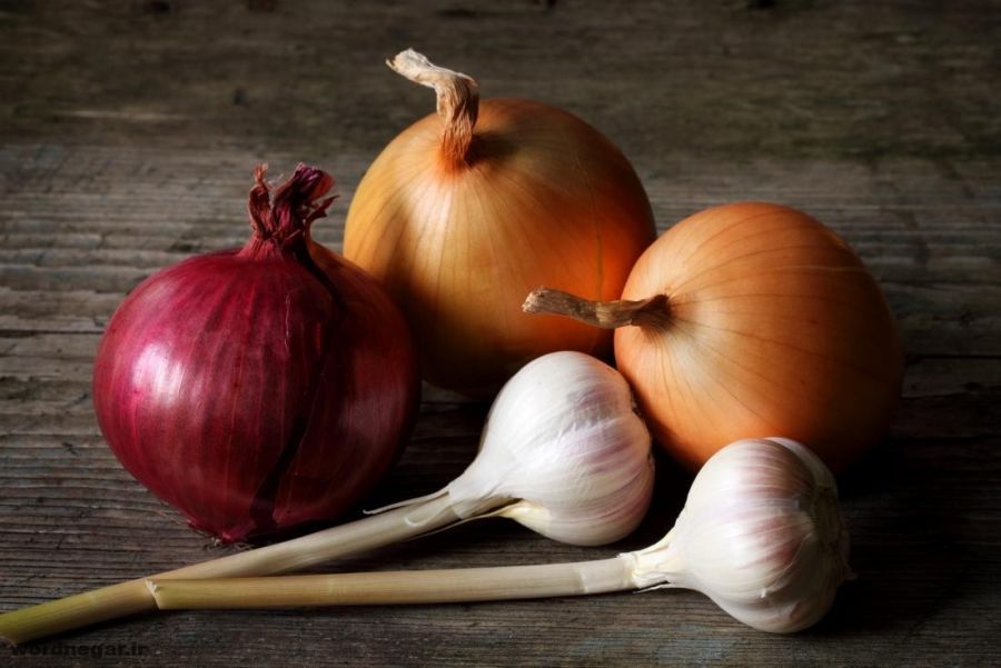 کاربرد جالب پوست سیر و پیاز برای خانم های خانه دار