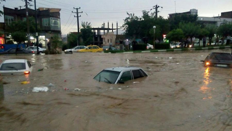 بسته شدن ورودی های شیراز در اثر بروز سیل+ فیلم