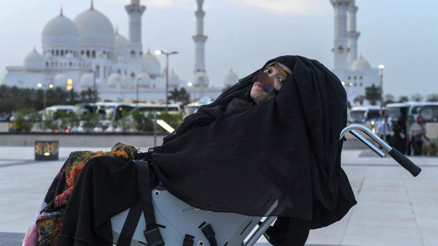 مادر فداکار اماراتی پس از ۲۷ سال از کما برخاست