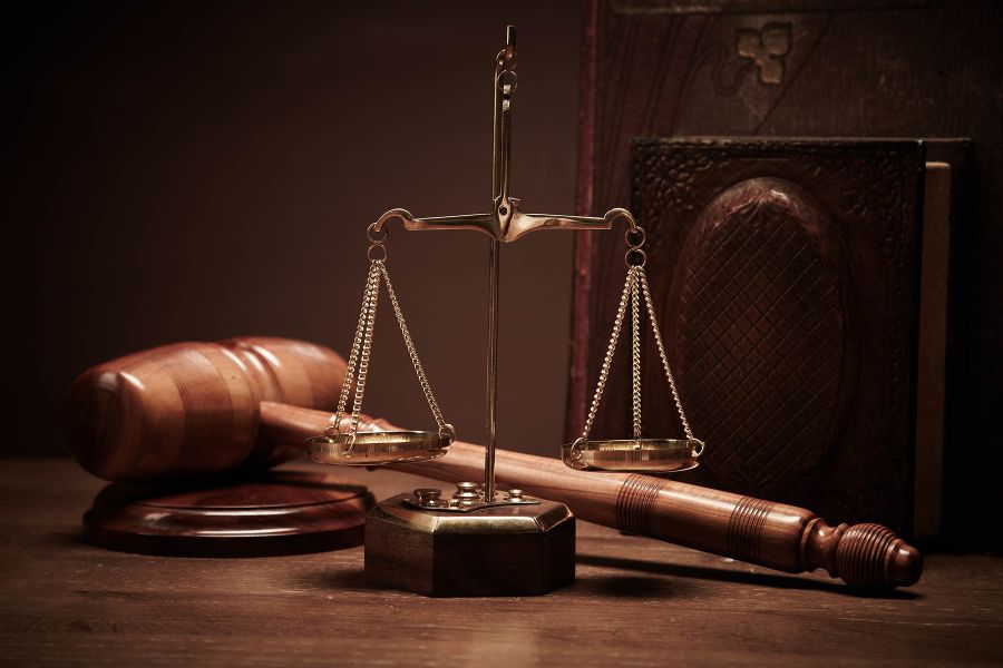 تعیین صلاحیت دادگاه بر اساس اقامتگاه چگونه است ؟