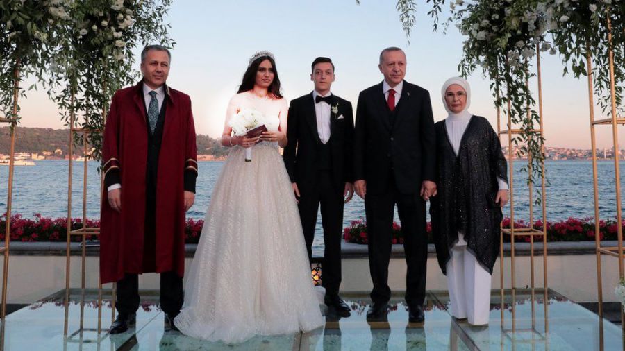 اردوغان ساقدوش مسعود اوزیل بازیکن تیم آلمان شد