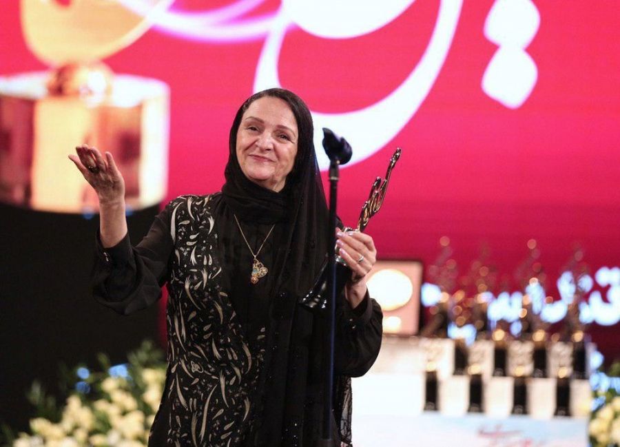 تشکر گلاب آدینه از مهدی هاشمی در جشن حافظ + فیلم