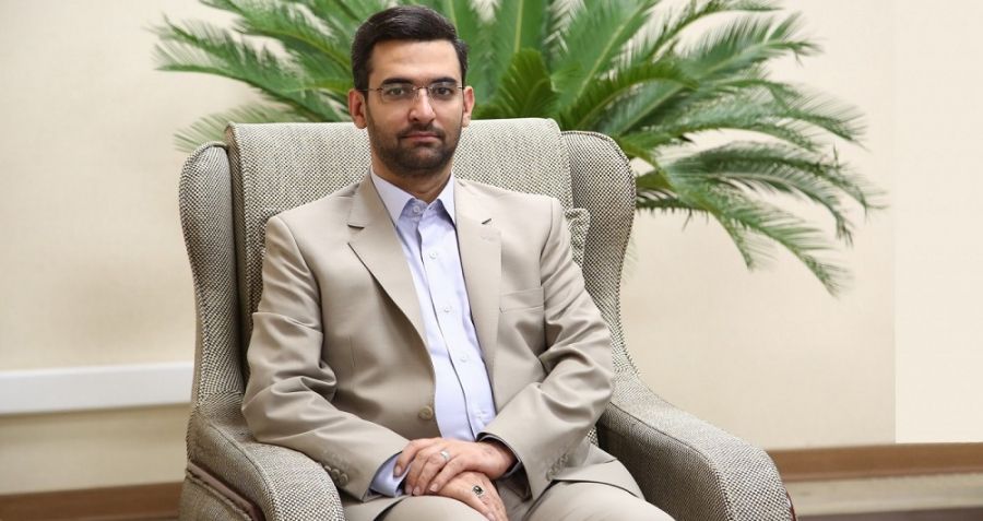 وزیر ارتباطات به همراه خانواده در مسیر پیاده روی اربعین + عکس