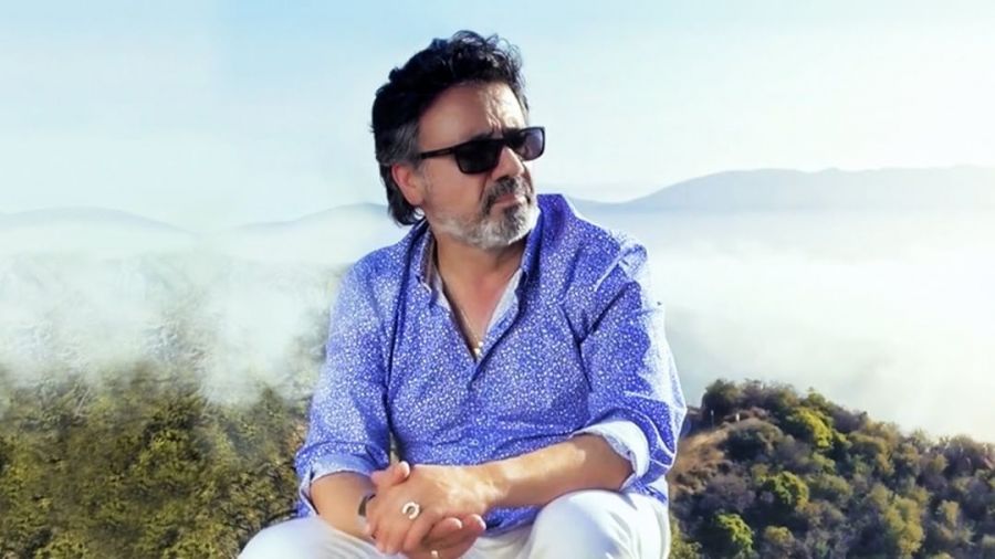 بیوگرافی معین خواننده محبوب و همسرش + عکس