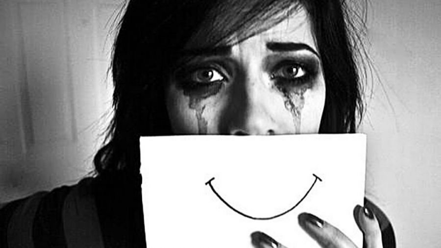۵ خطر و آسیب جدی پیش روی دختران جوان