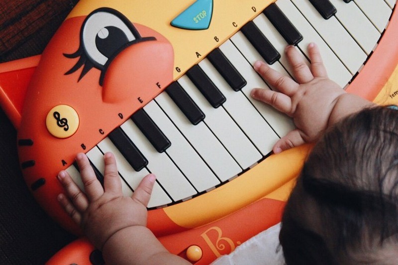 چرا باید به کودکان موسیقی آموزش داده شود؟