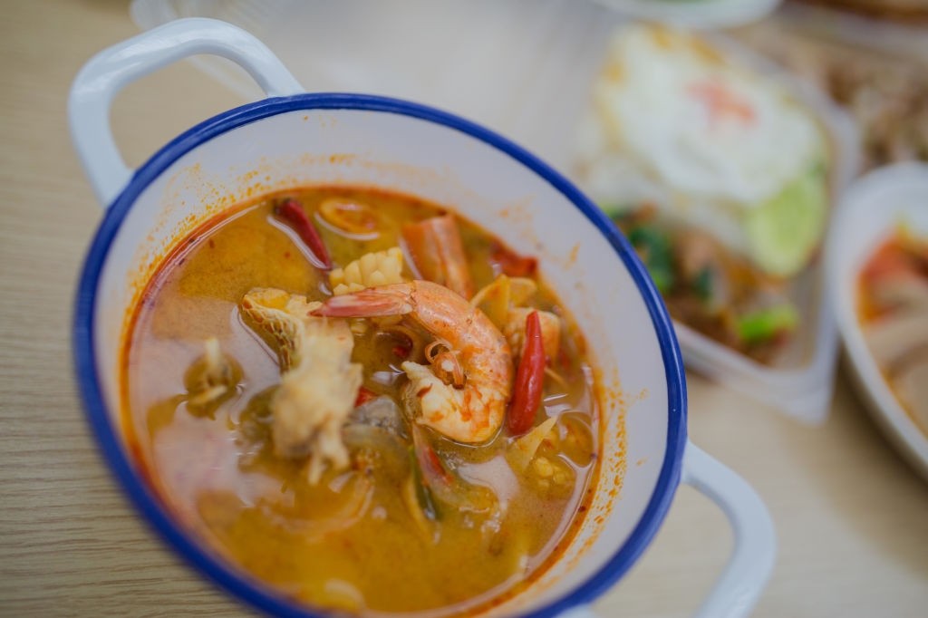 سوپ تایلندی با میگو