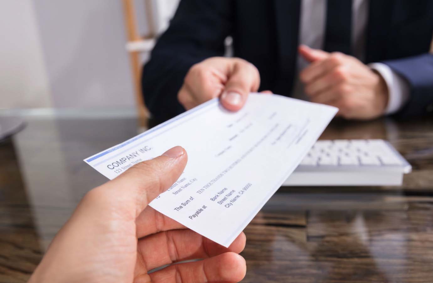 نوشتن چک و نحوه صحیح آن