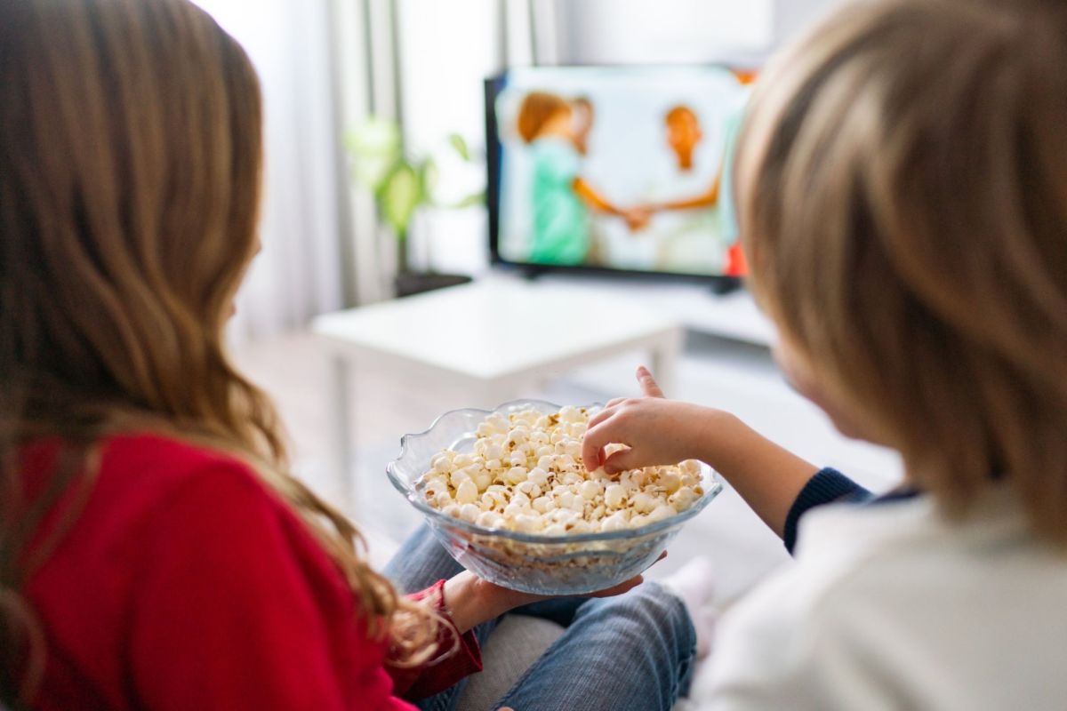 کودک ما چه مقدار باید تلویزیون نگاه کند؟ 