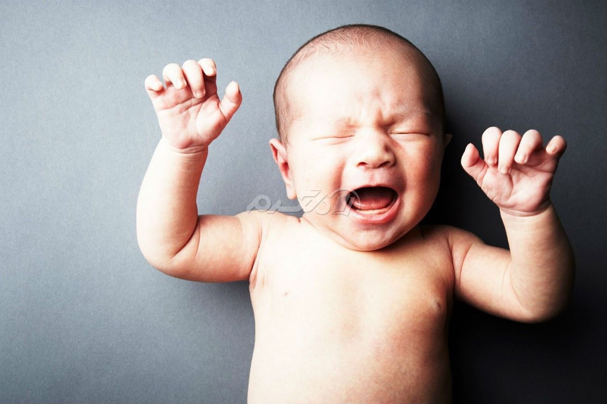 چنگ زدن نوزاد چه علتی دارد؟