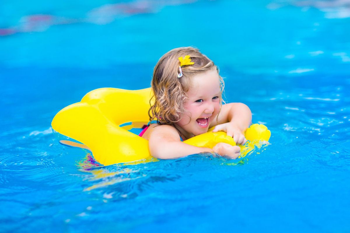 مزیت ورزش شنا برای کودکان