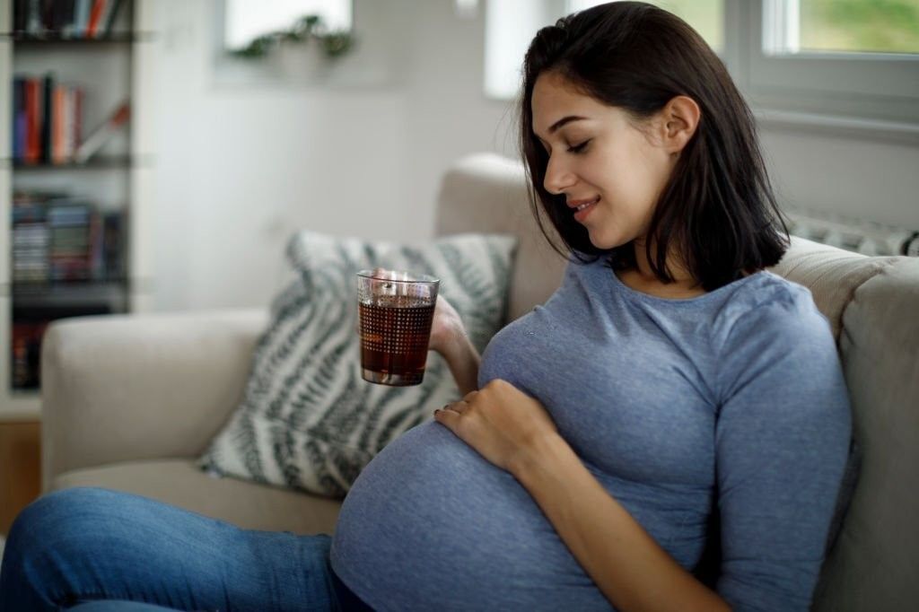 مضرات مصرف چای در بارداری