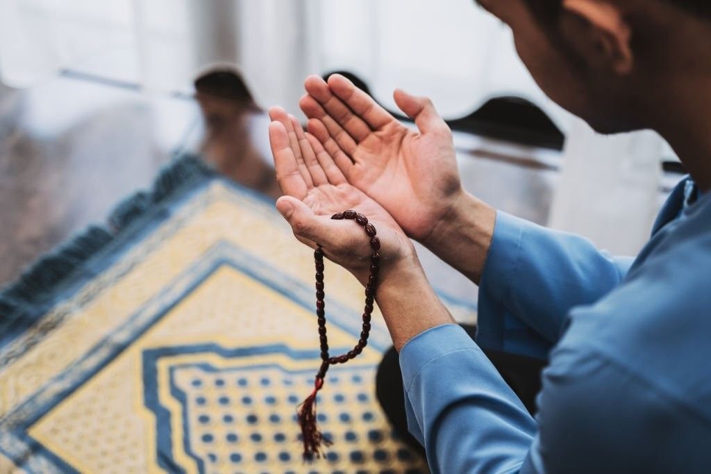 خواندن نماز واجب 