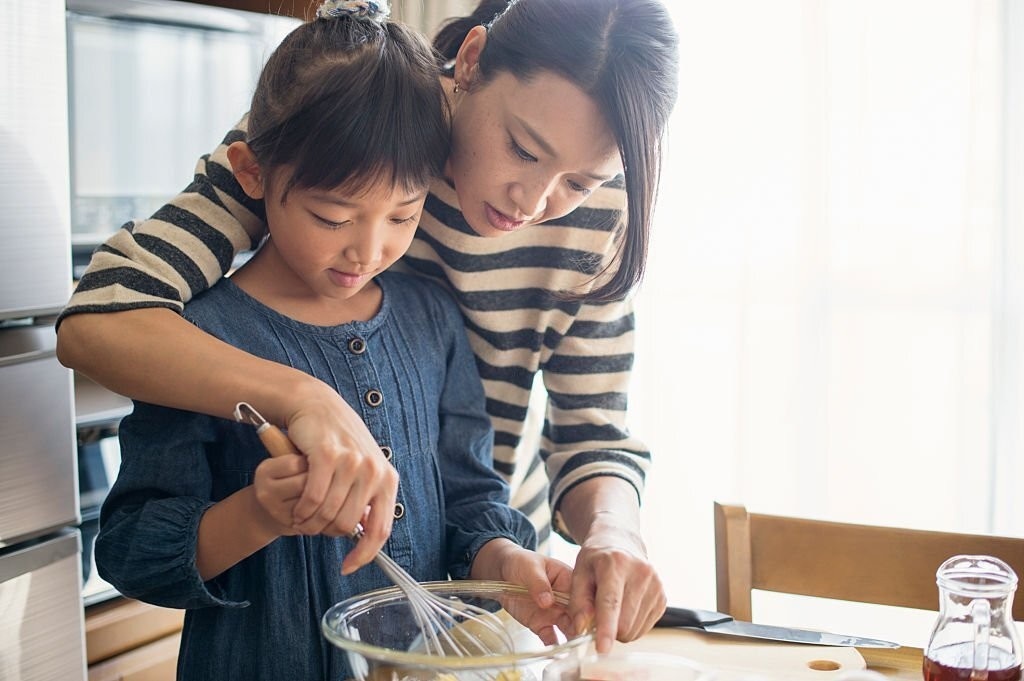 چرا کودکان باید در کارهای منزل کمک بدهند؟