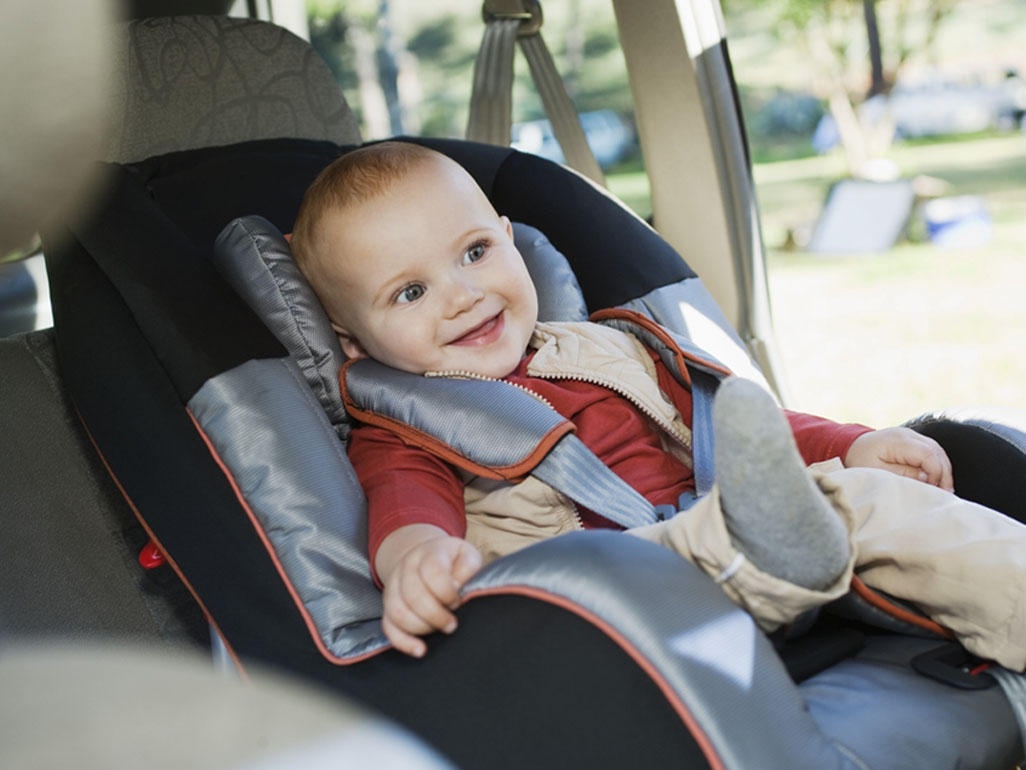 چگونه کودک را به صندلی ماشین عادت دهیم 